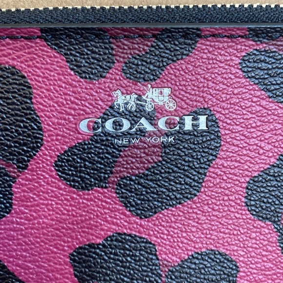 🖤COACH🖤Ocelot Print Corner Zip Wristlet F64238/EUC - Picture 3 of 6